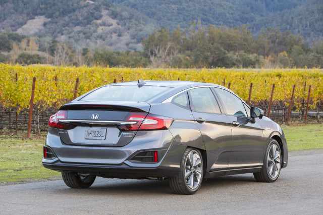 2019 Honda Clarity Plug-in Hybrid Sedan Performance