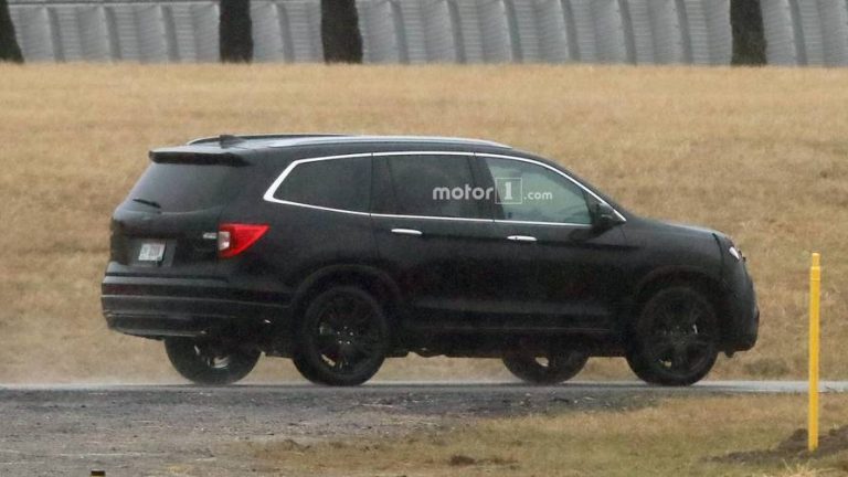 2019 Honda Pilot Plug In Spy Photo